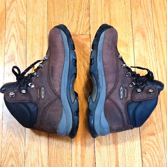 Hi-Tec Waterproof Boots - Picture 7 of 10